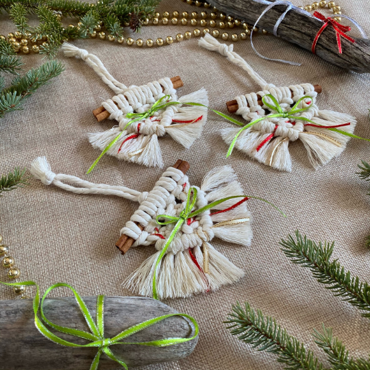 Holiday Macramé Decor With Green Bow (set of 3)